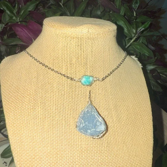 Calming crystal vibes set & blue bar necklace bundle